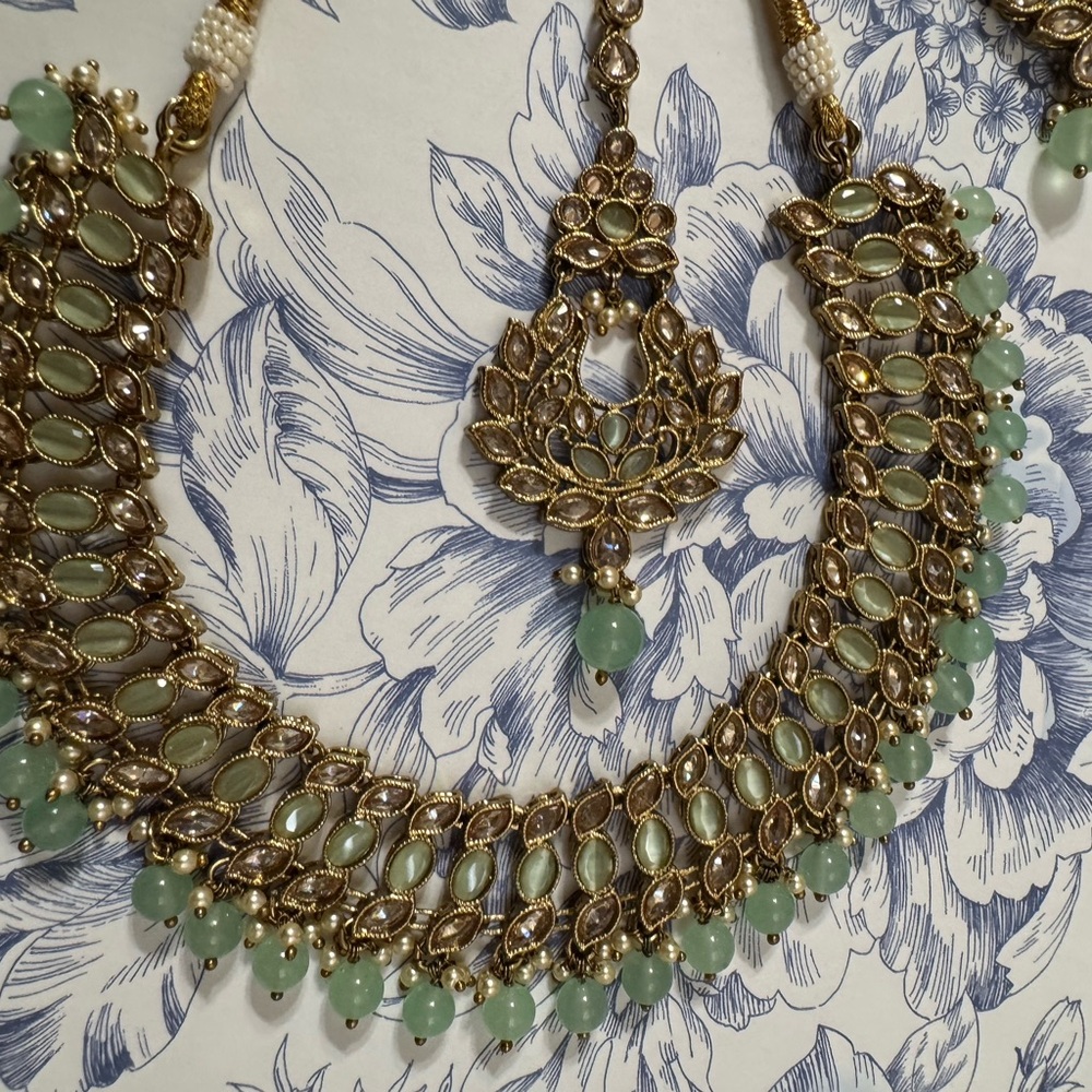 3- Piece Jewelry Set - Picture 3 of 4